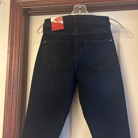 CLEARANCE.        Jennifer Lopez Flawless Sculpt Skinny Jeans. New With Tags - Picture 5 of 7